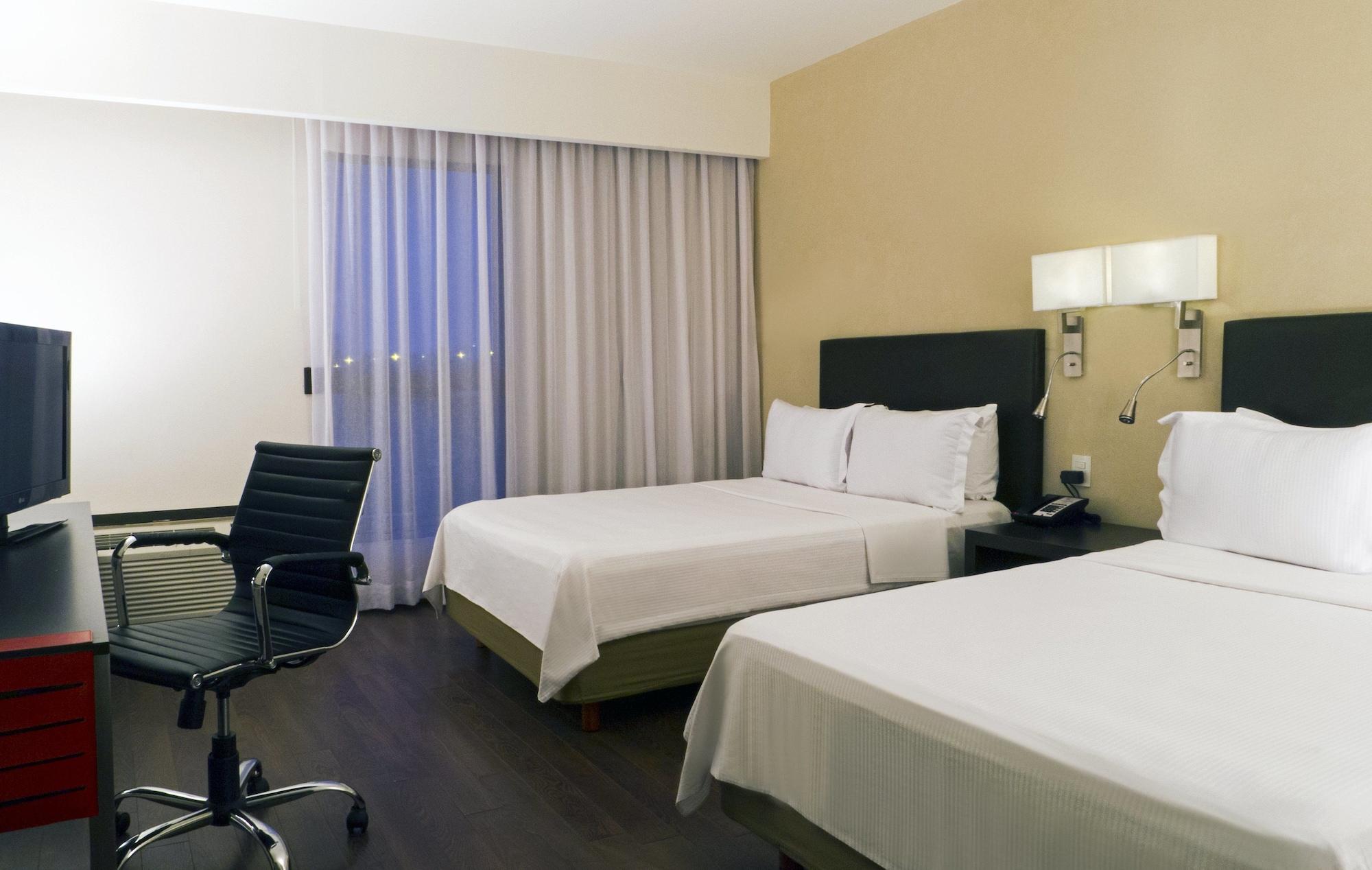 Fiesta Inn León Buitenkant foto