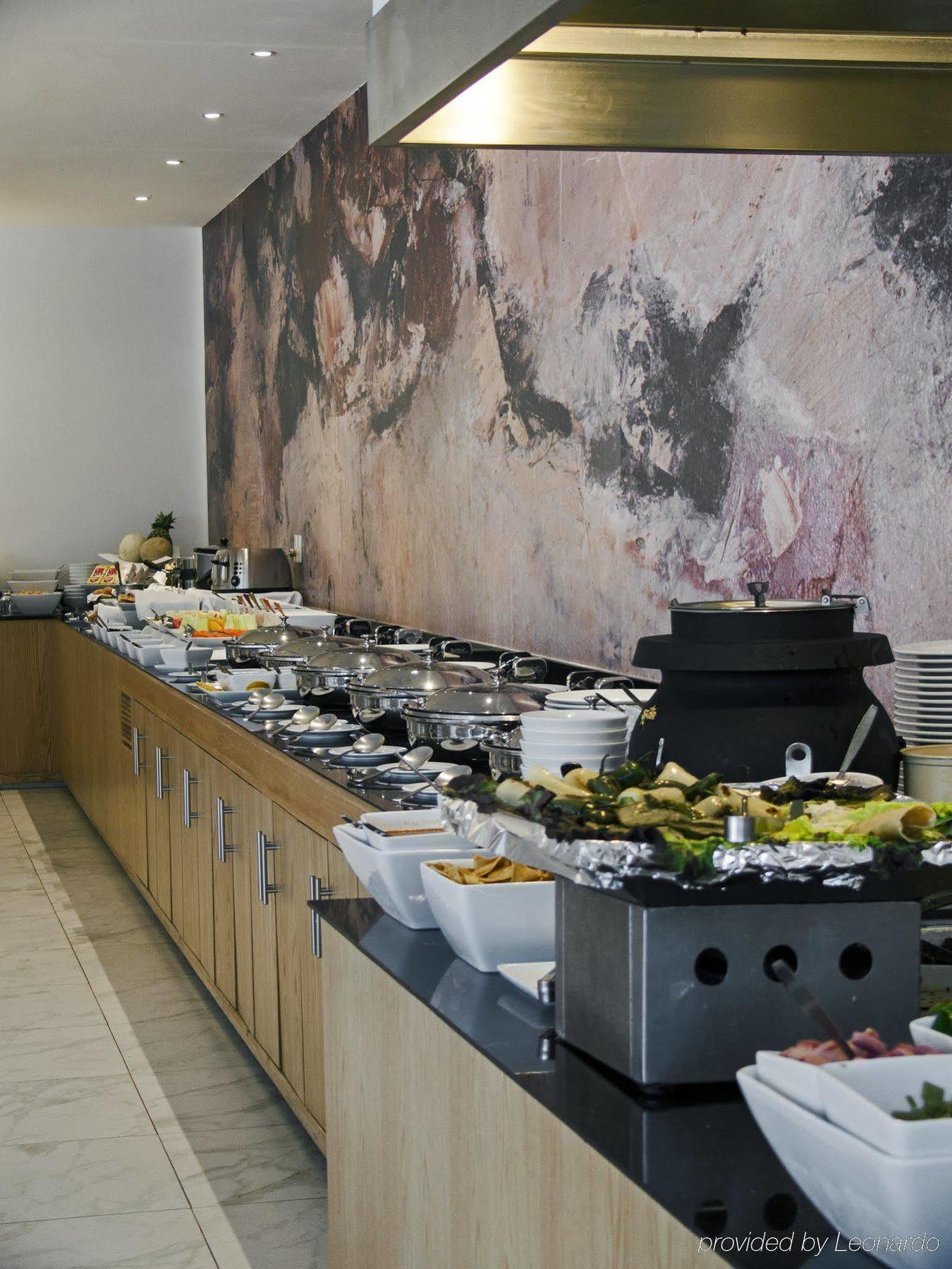 Fiesta Inn León Restaurant foto