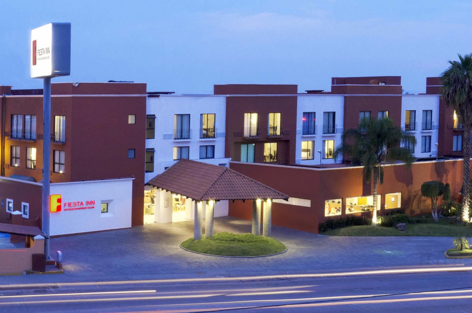 Fiesta Inn León Buitenkant foto