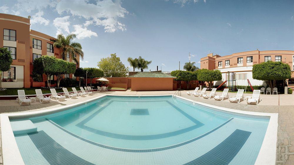 Fiesta Inn León Buitenkant foto